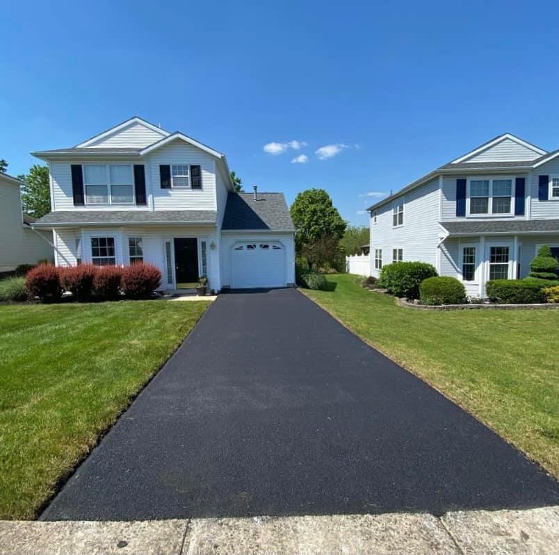 Asphalt driveway paving services - Pave Master